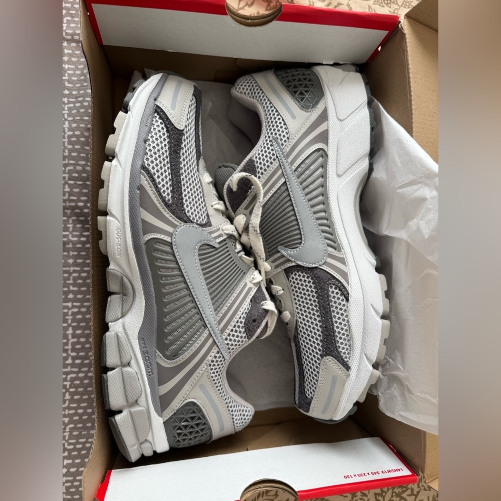 Brand new Nike Air Zoom Vomero 5 'Light Iron Ore' FD0791-012 - Picture 2 of 8